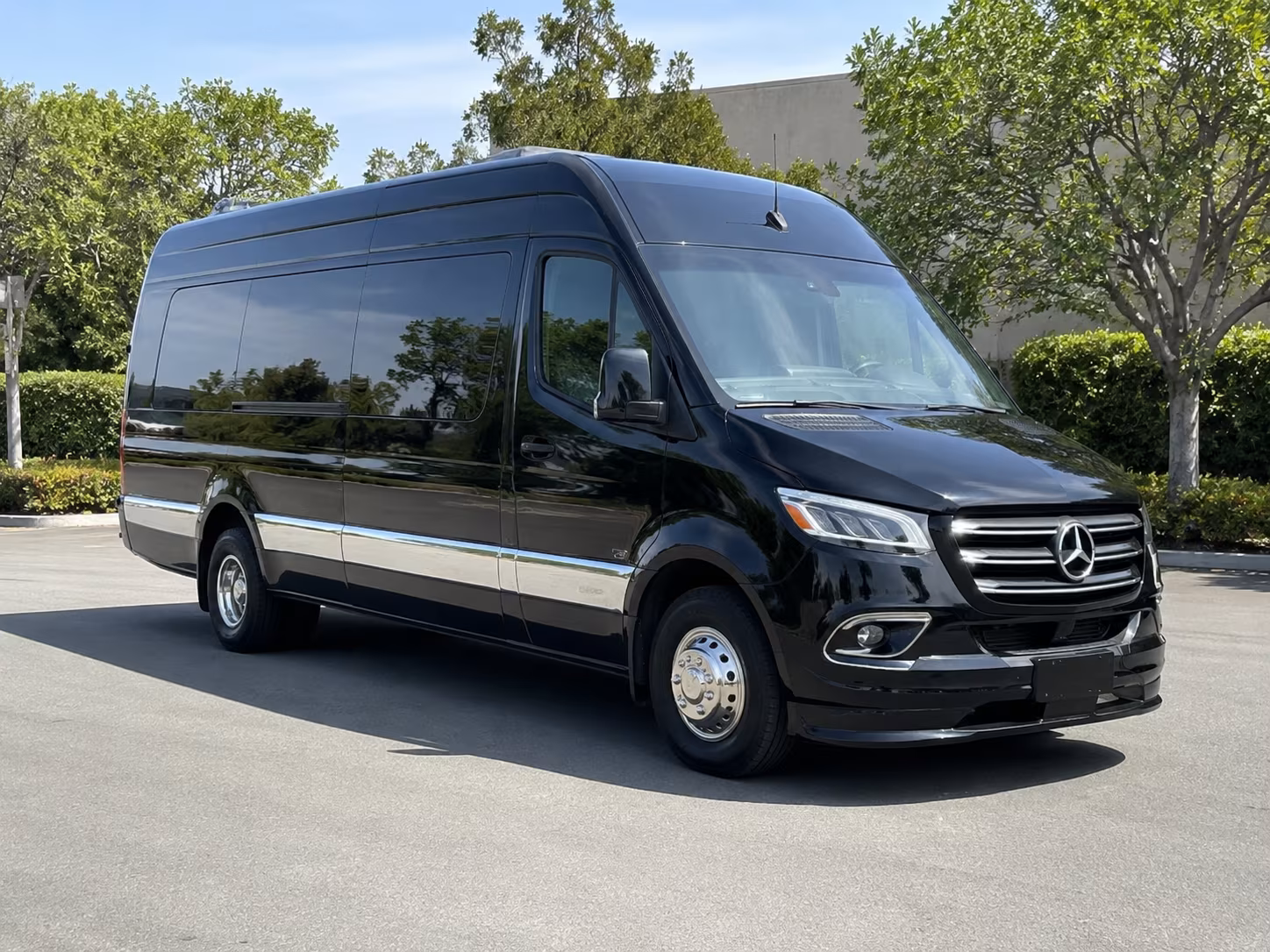 find the perfect transportation for your next airport transfer 3